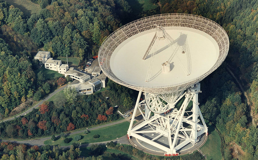 Großgeräte halten Einzug. Einweihung des Radioteleskops Effelsberg 
 (1971)